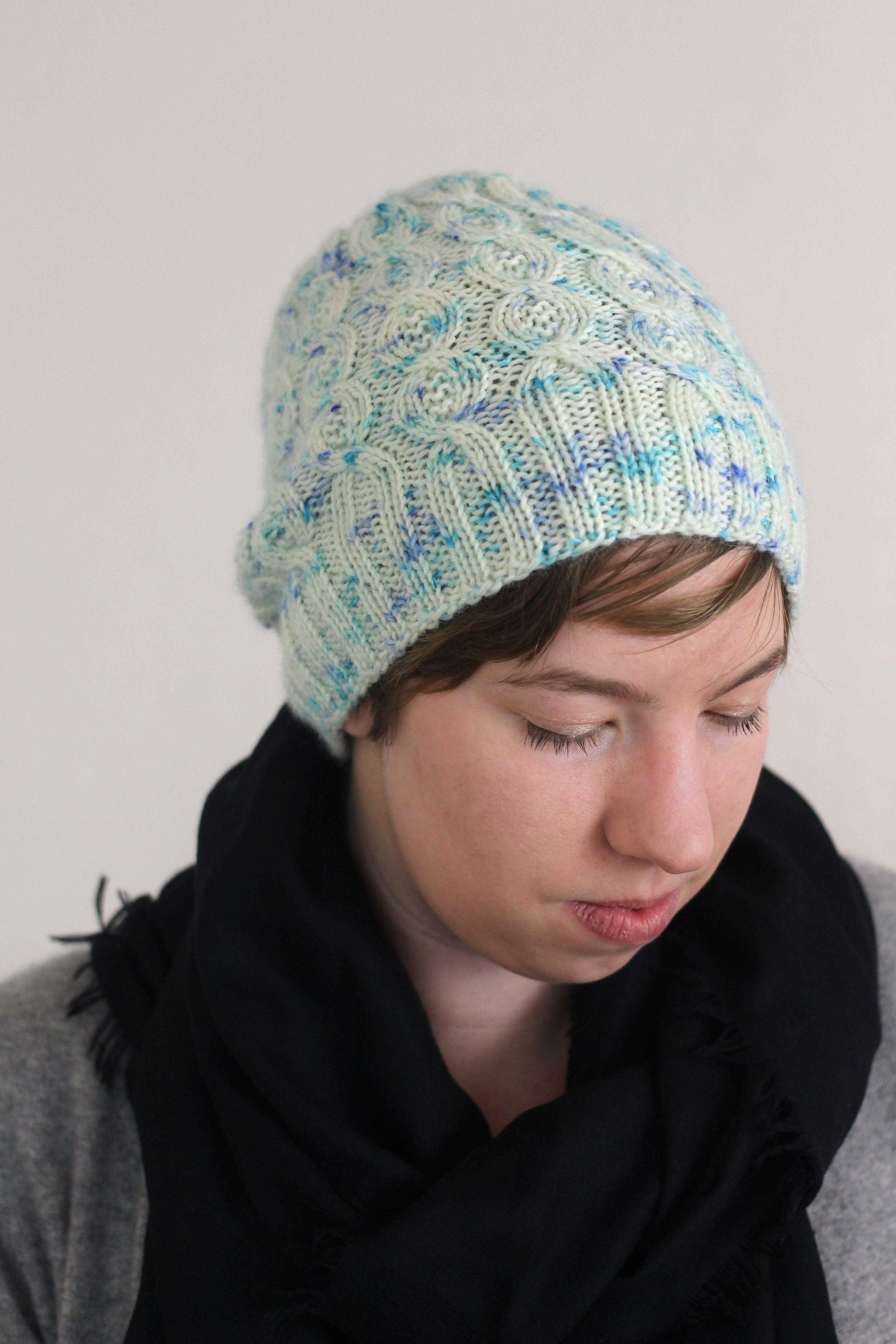  cabled hat knitting pattern